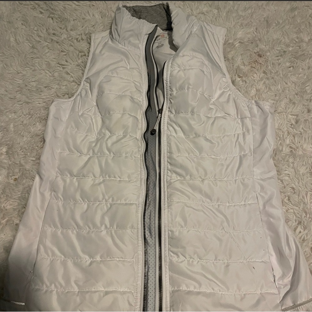2 puffer vests size small